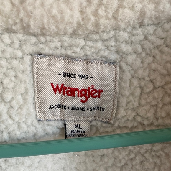 Wrangler Blue Denim Women’s Jacket with White Collar - Picture 4 of 10